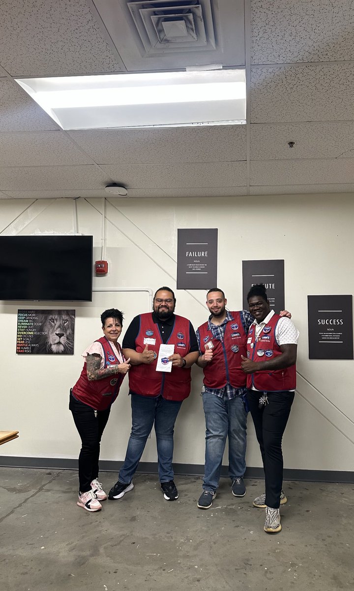 Some recognition going on at Lowe's 1597!! Alfredo our Paint Department Supervisor always going above and beyond!!! Awesome job Alfredo! Keep up the great work! <a href="/SamCharles07/">Sam Charles</a> <a href="/GeorgeArias_HR/">George Arias</a> <a href="/IsolanoLora/">Lora</a> @RonnieDamon6 <a href="/DesmondFraser10/">Desmond Fraser</a>