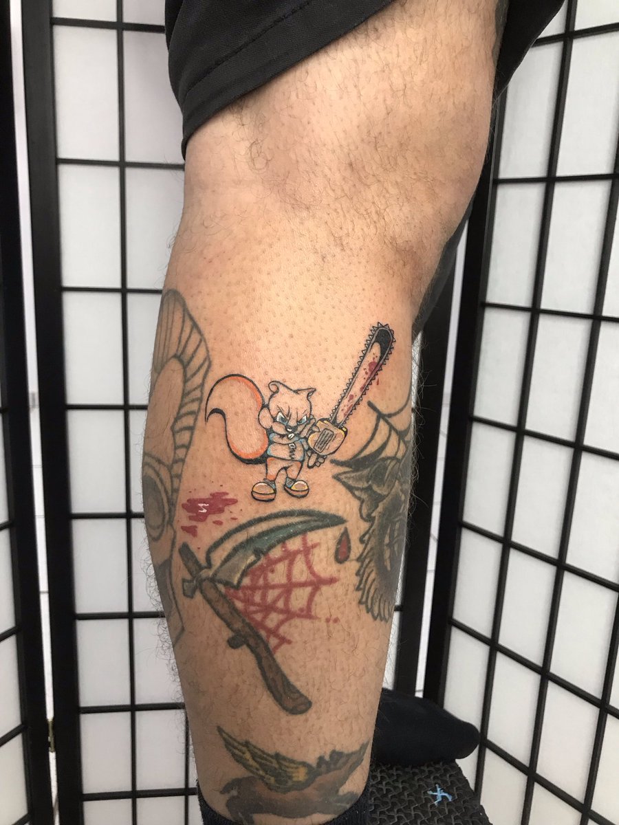 __scabulousTTT's tweet photo. Danilo desbloqueou uma memória longínqua que nem sabia que tinha com esse personagem xD
#tattoo #tattoos #ink #inked #art #tattooed #tattooart #tattooer #tattooflash #artist #tattoolover #tattooideas #tatuagem #colortattoos #conky #blood #gore #goretattoo #funny #silly #game https://t.co/mZvwzw2bq8