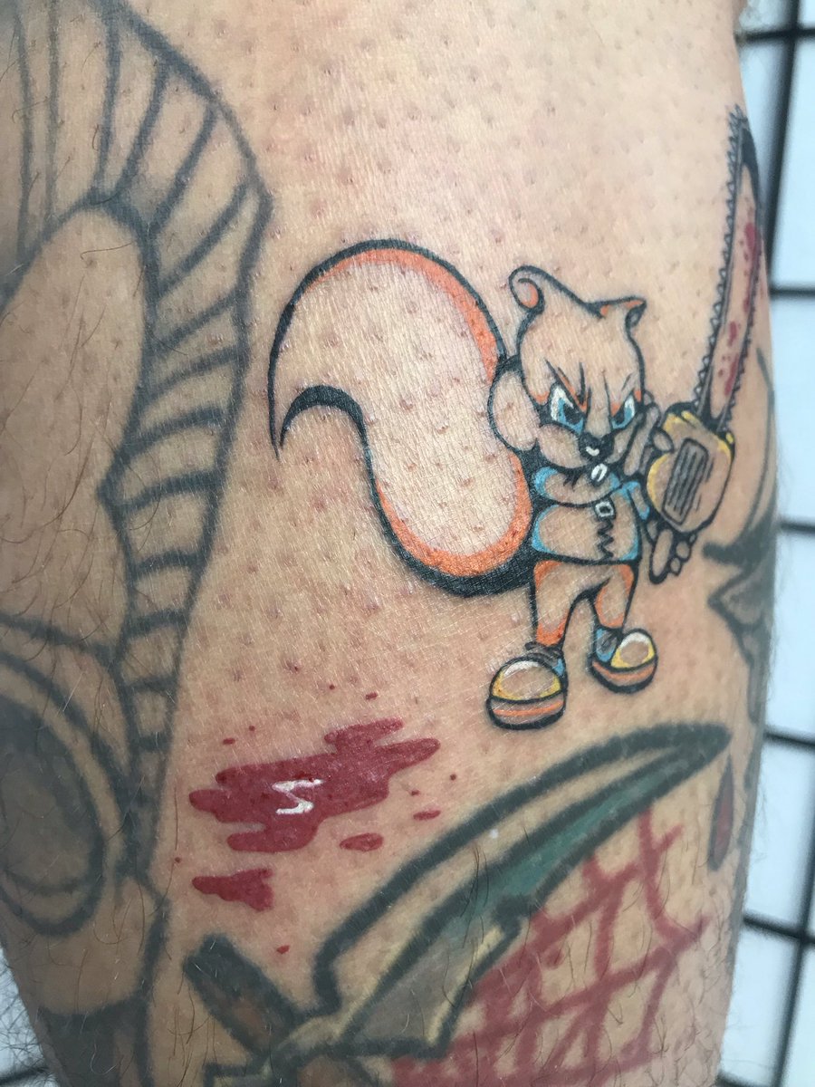 __scabulousTTT's tweet photo. Danilo desbloqueou uma memória longínqua que nem sabia que tinha com esse personagem xD
#tattoo #tattoos #ink #inked #art #tattooed #tattooart #tattooer #tattooflash #artist #tattoolover #tattooideas #tatuagem #colortattoos #conky #blood #gore #goretattoo #funny #silly #game https://t.co/mZvwzw2bq8
