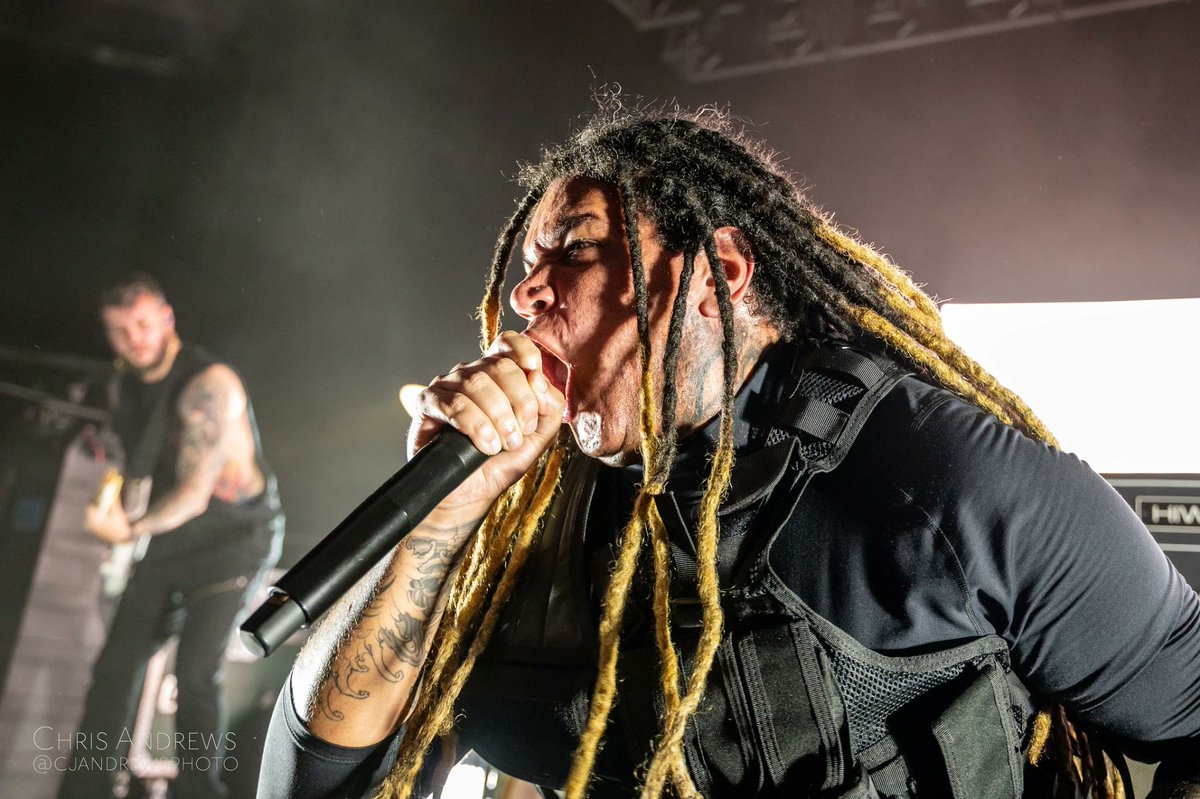 <a href="/spiritboxband/">Spiritbox</a> stop off on their meteoric rise to future arena headliner by slaying a sweltering and sold-out O2 Academy Bristol, supported by <a href="/loatheasone/">Loathe</a> and <a href="/BrandOSacrifice/">BRAND OF SACRIFICE</a>.
📸: <a href="/CJAndrewsPhoto/">Chris Andrews</a>
🔗: v13.net/2023/07/spirit…
#Bristol #Spiritbox #TourPhotos