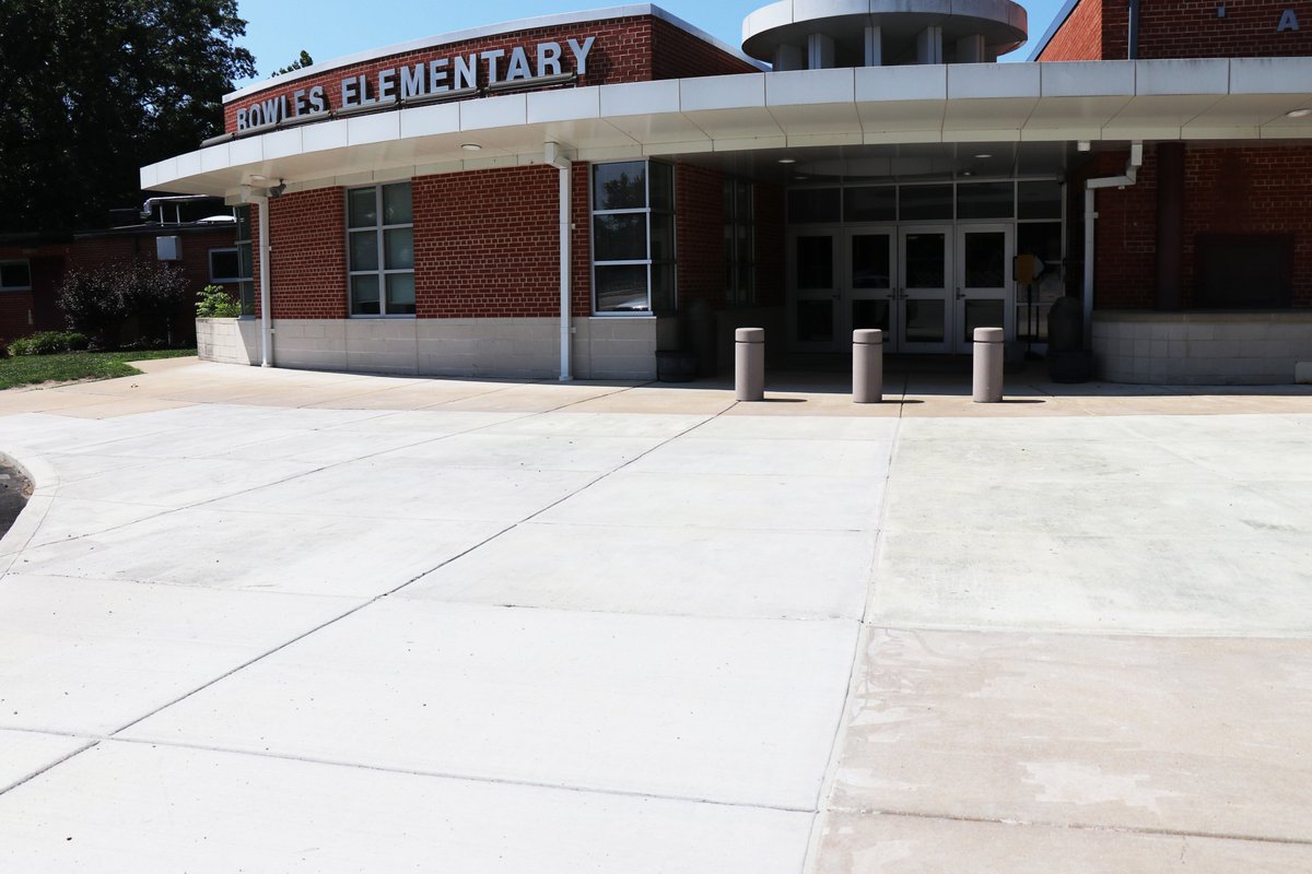 rockwoodschools's tweet photo. The sidewalk replacement project at the front entrance of Bowles Elementary is nearing completion. Thank you to our Facilities team and construction crews for your hard work around Rockwood School District this summer! #WeAreRockwood #ForwardwithEfficiency https://t.co/mAfUYqT4CC