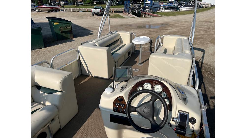 🔥Just listed $12,500 🔥
2004 Odyssey Pontoon WITH trailer. Boat is powered by a 115 Mercury 4 Stroke EFI motor. Capacity is 13 people. More information at anchorpointmarina.com/inventory/2004…