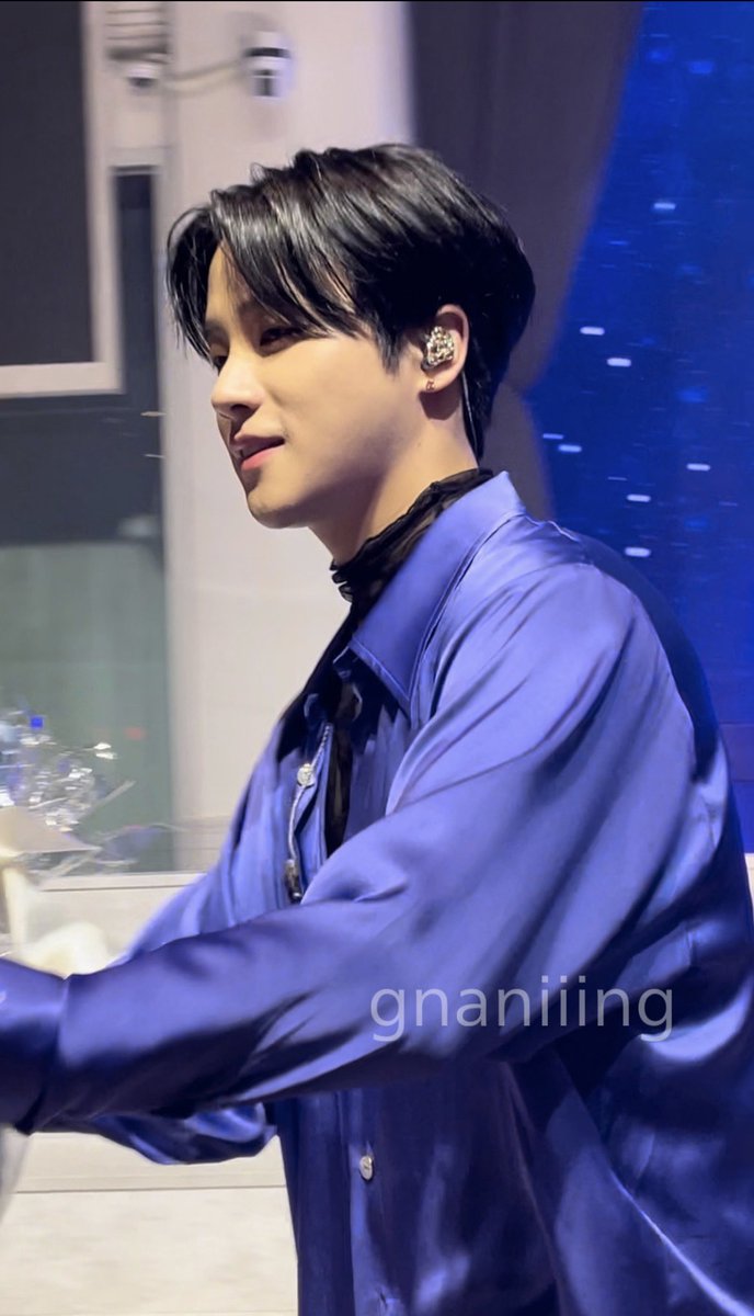 230718 THE BLUE #진환
세상에서 제일 잘생겼어요