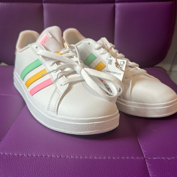 So good I had to share! Check out all the items I'm loving on <a href="/Poshmarkapp/">Poshmark</a> from @CurvyGurl1978 #poshmark #fashion #style #shopmycloset #adidas: posh.mk/Ej6cX6NwkBb