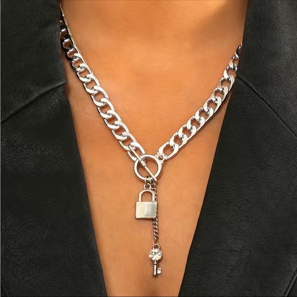 Cyndith's tweet image. So good I had to share! Check out all the items I'm loving on @Poshmarkapp from @weloveourbags #poshmark #fashion #style #shopmycloset #beachbros #coach: posh.mk/dwsP3ZZRiBb