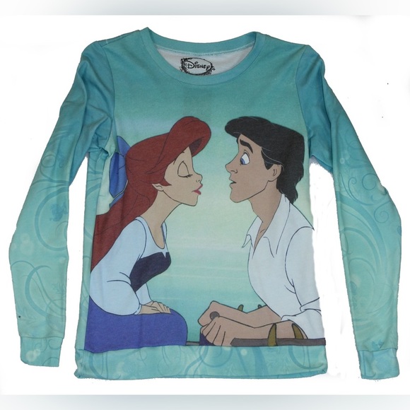 GoldNGoodLady's tweet photo. So good I had to share! Check out all the items I'm loving on @Poshmarkapp #poshmark #fashion #style #shopmycloset #disney #stylens: https://t.co/dsRmxVbkUW https://t.co/wFkN0rbl32