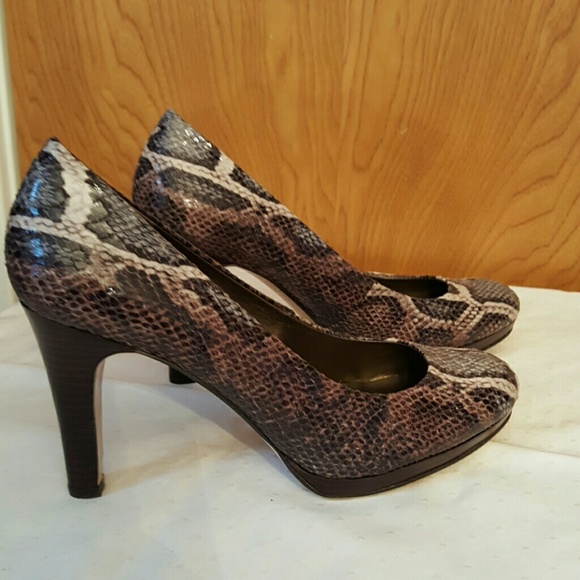 restatedfinds's tweet photo. So good I had to share! Check out all the items I'm loving on @Poshmarkapp from @shopnthings #poshmark #fashion #style #shopmycloset #bandolino #ralphlauren #bcbgmaxazria: https://t.co/A8KfLJpvxU https://t.co/n2i5DlncPZ