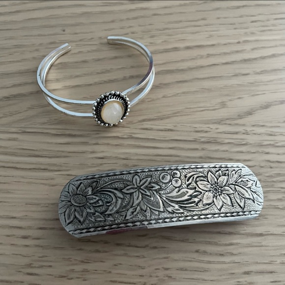So good I had to share! Check out all the items I'm loving on <a href="/Poshmarkapp/">Poshmark</a> #poshmark #fashion #style #shopmycloset #spicysugar #sassbide: posh.mk/WLzFYAdoxBb