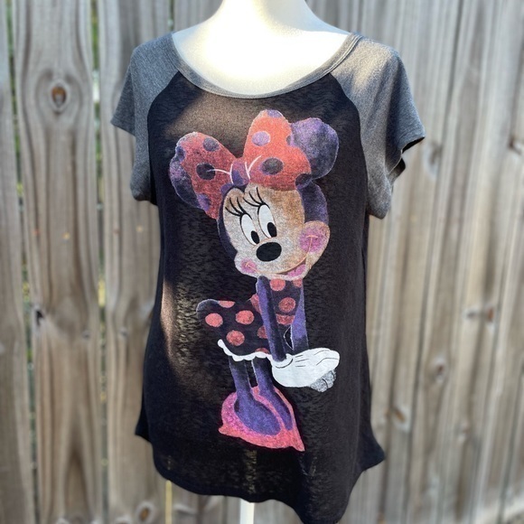 Mitch06250697's tweet photo. So good I had to share! Check out all the items I'm loving on @Poshmarkapp #poshmark #fashion #style #shopmycloset #disney #titlenine #blauer: https://t.co/DqL57gXiEQ https://t.co/xJVo02Vd6O