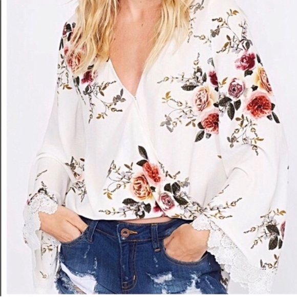 79Alanis's tweet photo. So good I had to share! Check out all the items I'm loving on @Poshmarkapp #poshmark #fashion #style #shopmycloset #fantasticfawn #gallery #cache: https://t.co/FwFxKcnLz7 https://t.co/rAY5pWmOI1