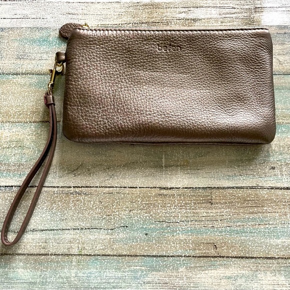 BlackCrowFinds's tweet photo. So good I had to share! Check out all the items I'm loving on @Poshmarkapp from @thedealdeal #poshmark #fashion #style #shopmycloset #oldnavy: https://t.co/6UQ0kTAhYZ https://t.co/GZoBNJNPN8