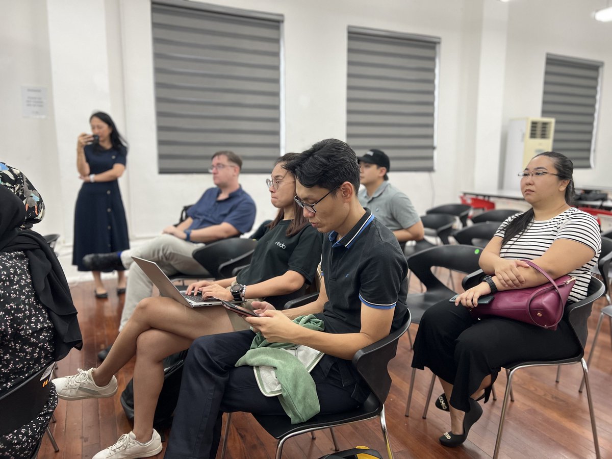 SatuCreative's tweet photo. What an inspiring Shell LiveWIRE Malaysia Ask Me Anything session it was earlier last week, graciously hosted by @DigitalPenangMY!🎉✨

Stay connected to @ShellLiveWIREMY for updates on upcoming sessions that promise more enriching interactions and insights.
#ShellLiveWIRE https://t.co/NxfUu8eb2J