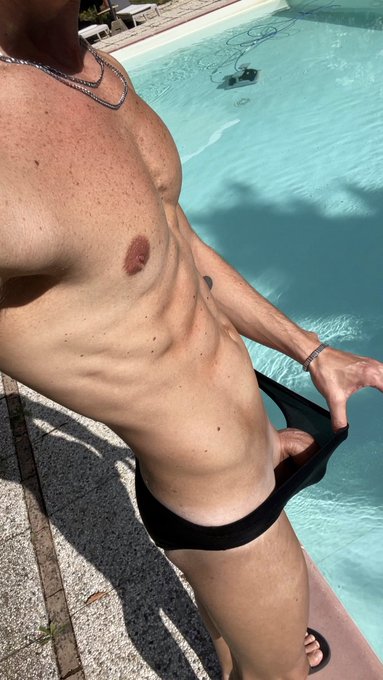 would you suck me by the pool? let&rsquo;s have some fun outdoors 💦💦 https://t.co/drQ4NFyA91 for more 😈😈 https://t