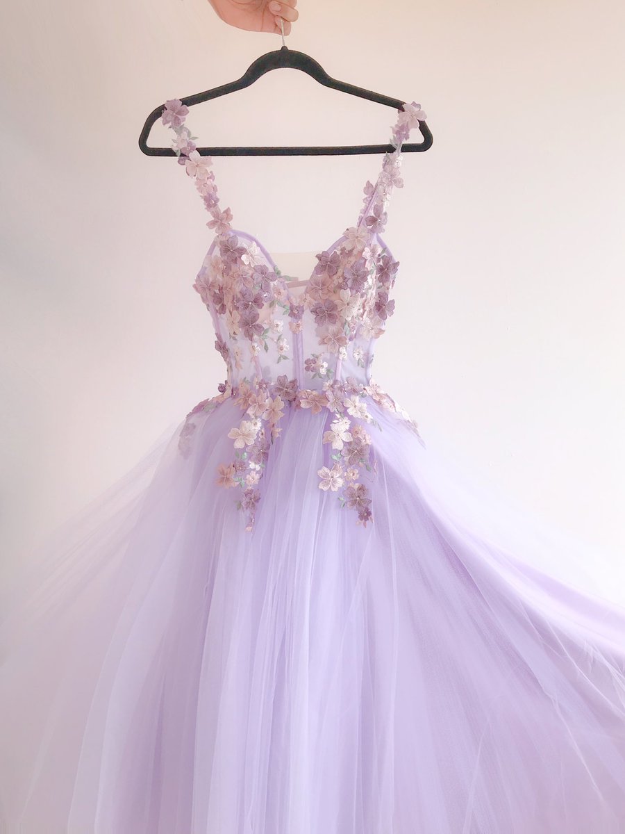 Princesachampi's tweet photo. Abro debate: si estuvieran eligiendo vestido de novia y no pudiera ser blanco, marfil o beige de que color lo elegirían? https://t.co/1kyvBGeAL5