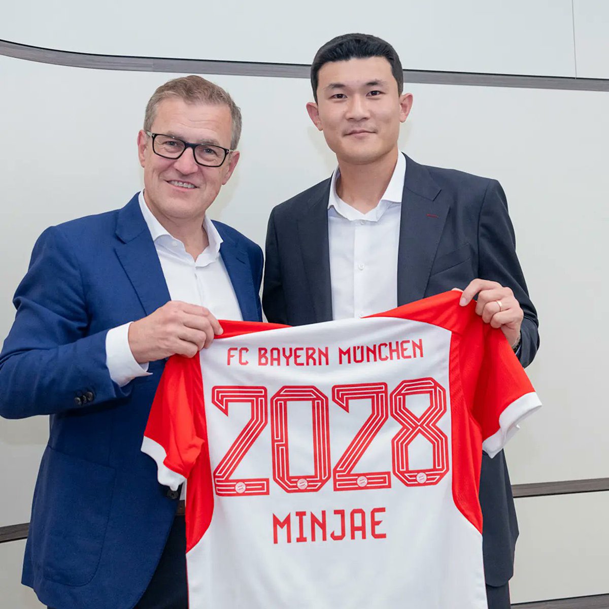 Official, confirmed. Kim Min-jae signs as new Bayern player on 5 year deal. 🔴✔️
