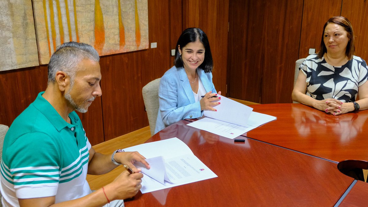 La alcaldesa <a href="/CarolinaDarias/">Carolina Darias</a> ha firmado un convenio con la Fundación Canaria Universo Unido de <a href="/fundgrube_es/">Fund Grube</a> para la integración social de jóvenes de la ciudad.

✅Este acuerdo refuerza los servicios sociales municipales y permitirá ofrecer atención psicoeducativa a 44 personas.