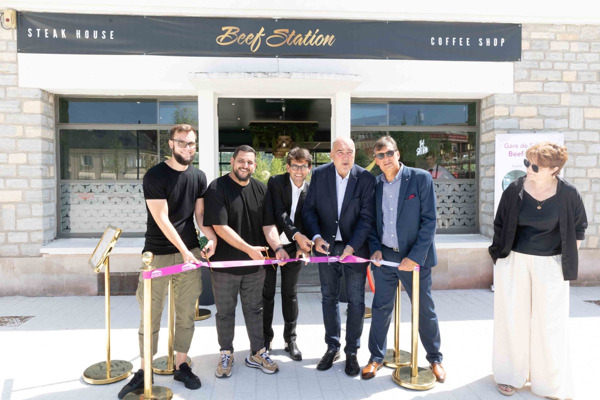 ConnectGares's tweet photo. Le centre de soins de l’association AMSAM🩺 et le restaurant BeefStation🥩 sont désormais ouverts en gare de @soissons en région @hautsdefrance !

Ces inaugurations s'inscrivent dans le cadre de notre programme “Place de la Gare” qui vise à redynamiser la gare et son quartier 🚉 https://t.co/SRRjCFyaeT