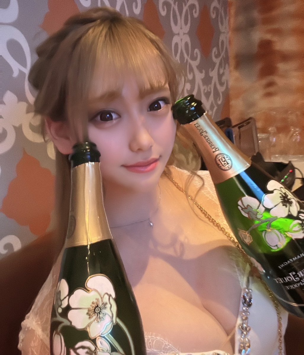 Kaiser_Kurokawa's tweet photo. 8年間で8000人以上の女の子を面接してきました。その中でぶっちぎりに印象に残った人の特徴を伝えます。それはずばり「愛嬌」です。ルックスも大事ですが、それよりも愛嬌です。憎めない表情や仕草の破壊力…。これはテストに出ます。もう一度言います。女の子は愛嬌です。愛想じゃなくて愛嬌。 https://t.co/axXAE0mPf0