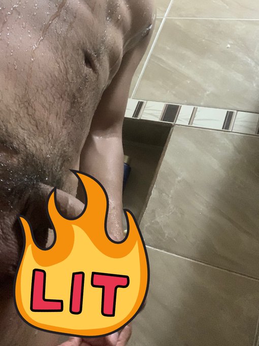 Waiting for u 🤭👀 Full on my free onlyfans 😉 https://t.co/lheytu0ZB5