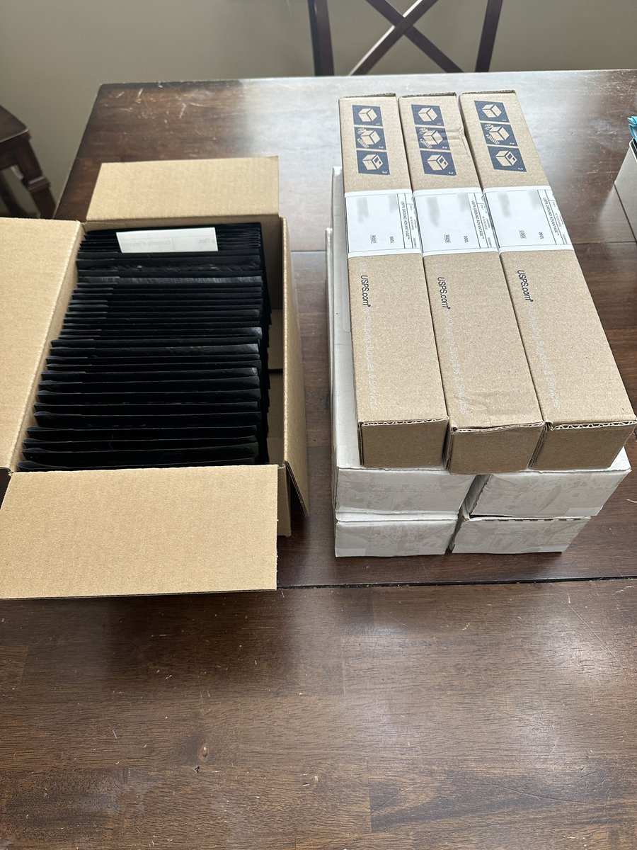 MarvelousAlters's tweet photo. This past weekend was VERY productive. Mailed out 45 orders yesterday! Process has improved in both speed and quality so turnaround times are much faster now :)
#fleshandblood #fleshandbloodtcg #fleshandbloodcommunity #fabtcg #fab #fabtcgcommunity #tcg https://t.co/NICSaVfgBV