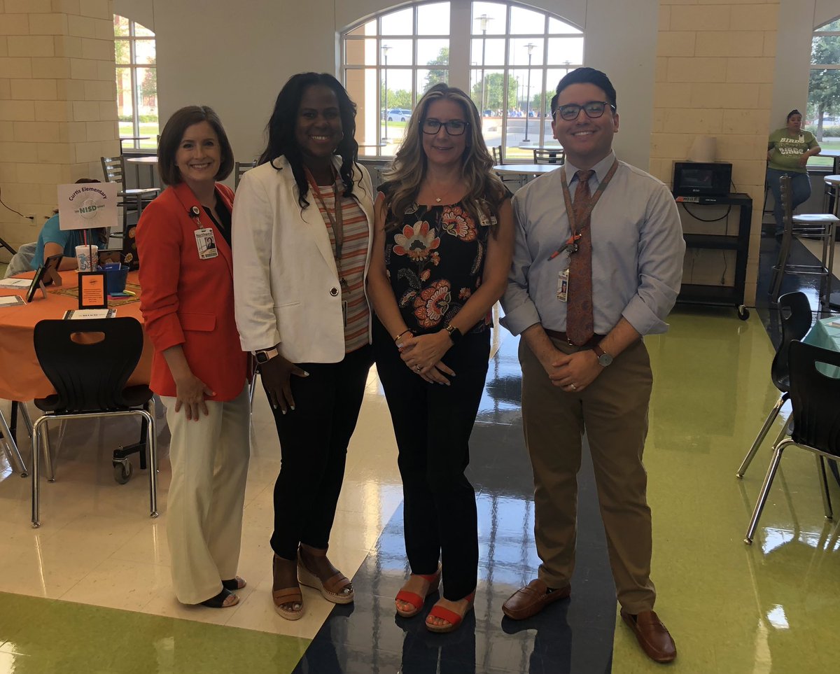 #TeamTiger is in the house at NISD Leadership Academy! #theNISDeffect 🧡🐾
