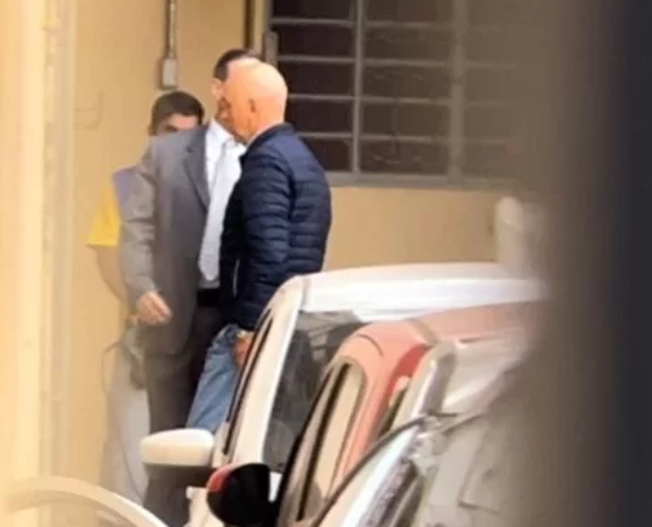 SRivoltril's tweet photo. Mantovani o Valentão tá negando a  agressão a Moraes e diz que reagiu a ofensas de filho do ministro❓❓ FAÇA COMO SEU MITO FALA QUE TOMOU MOR -FI-NA,vai que cola !! https://t.co/nMs0g26LCF