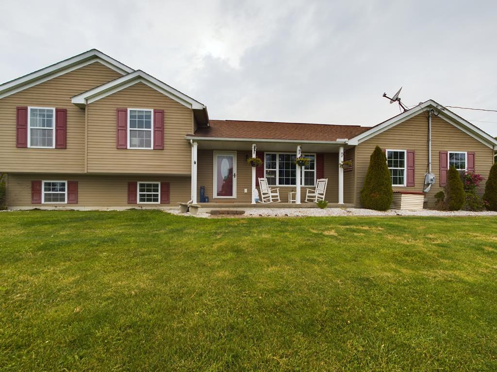 Check out our #listing in #Proctor #WV  #realestate #realtor tour.corelistingmachine.com/home/4TSUFW