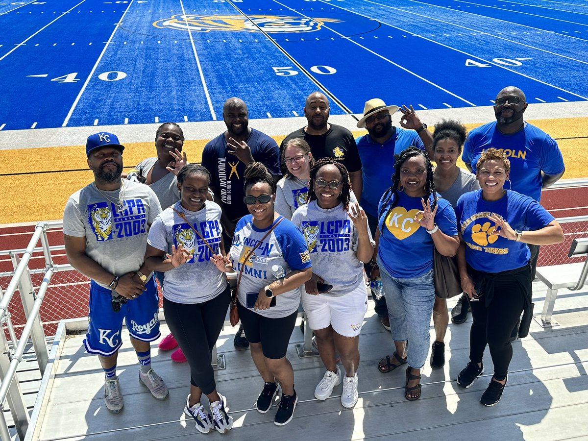 KCPS_Lincoln's tweet image. Class of 2003 gives back to LCPA with community service! Congratulations on your 20th Class Reunion! #LCPA #Classof2003