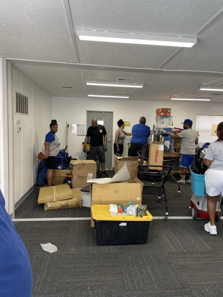 KCPS_Lincoln's tweet image. Class of 2003 gives back to LCPA with community service! Congratulations on your 20th Class Reunion! #LCPA #Classof2003