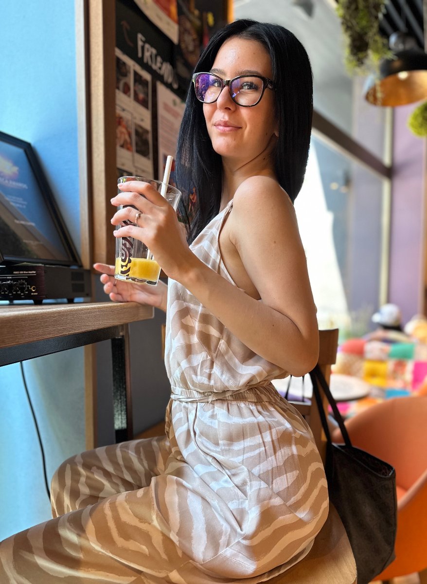 tinadolly18's tweet photo. Orange juice kind of day! &amp; and planing for the night (more on that in bio &amp; ) https://t.co/spOWarghDH