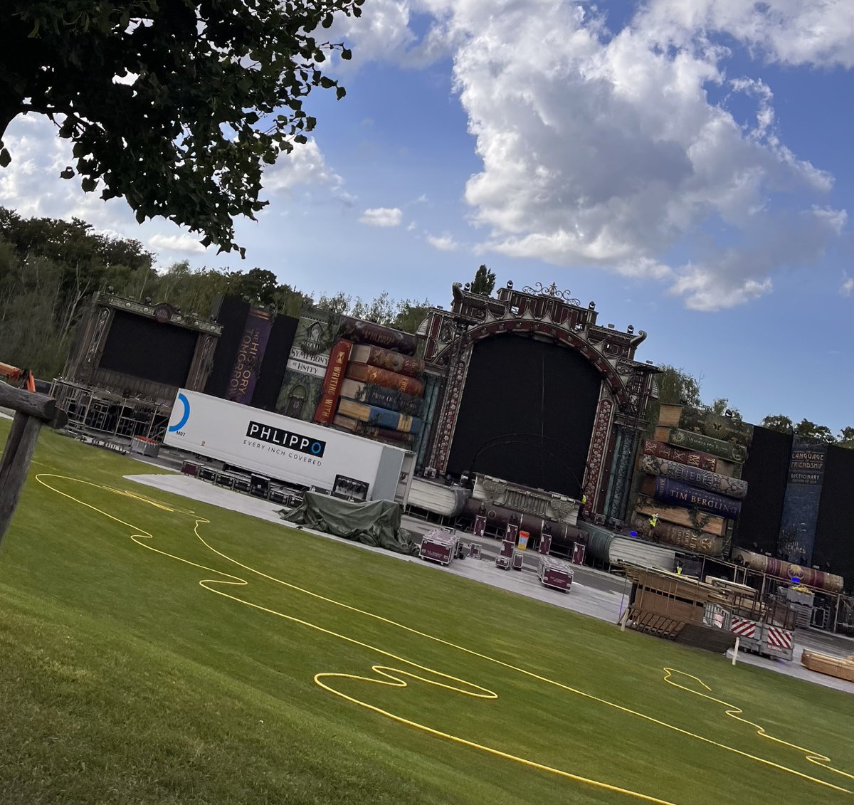 Festival_Leaks's tweet photo. Tomorrowland 2023

There is your 2023 MAINSTAGE 😍

• https://t.co/IiydQoZLxe •

• #Tomorrowland2023 #tomorrowland • https://t.co/zU5Kuyifqm
