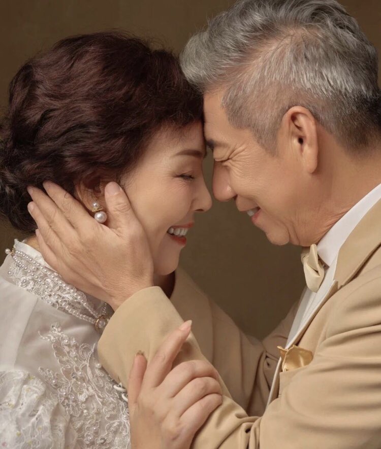 Yoonama2's tweet photo. 有些人有些事值得一辈子去感恩 谢谢你们的抚养与陪伴 https://t.co/IvkiL6zGbI