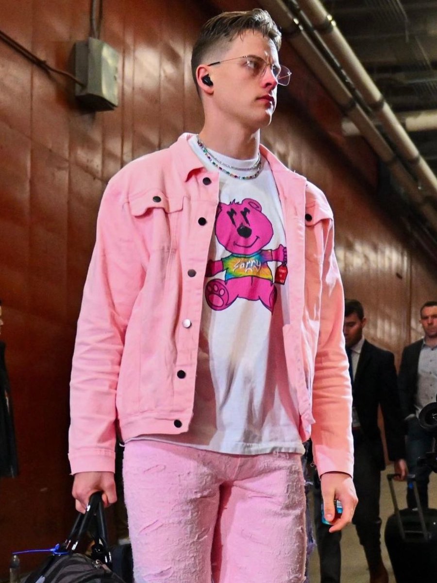 1 ticket for                              1 ticket for
Oppenheimer                        Barbie
please 💣                                please 💖