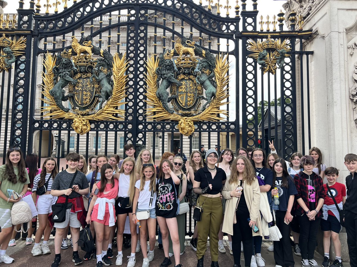 MrsBrogden's tweet photo. Just paying His Majesty a visit! #london2023 #performingarts https://t.co/KNCrhllBCo