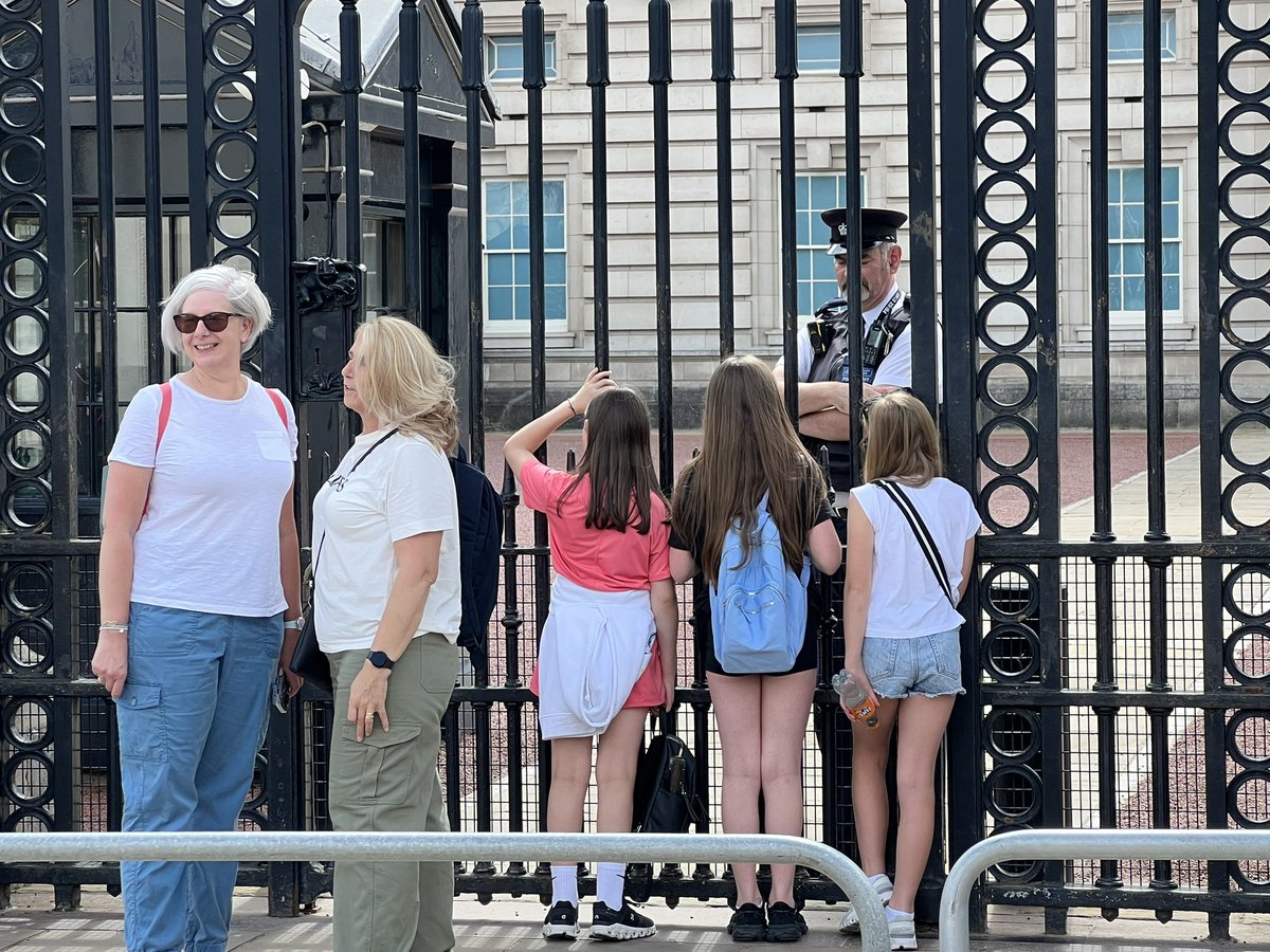 MrsBrogden's tweet photo. Just paying His Majesty a visit! #london2023 #performingarts https://t.co/KNCrhllBCo
