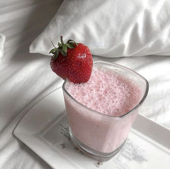 daily_dolce's tweet photo. Strawberry pink drinks https://t.co/STMwLKOsyO