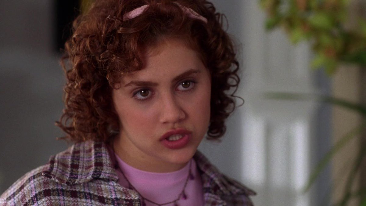 notgwendalupe's tweet photo. 'Clueless' premiered 28 years ago today https://t.co/LECarZAjmE