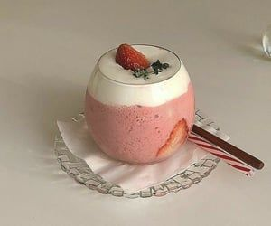 daily_dolce's tweet photo. Strawberry pink drinks https://t.co/STMwLKOsyO
