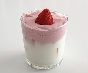 daily_dolce's tweet photo. Strawberry pink drinks https://t.co/STMwLKOsyO