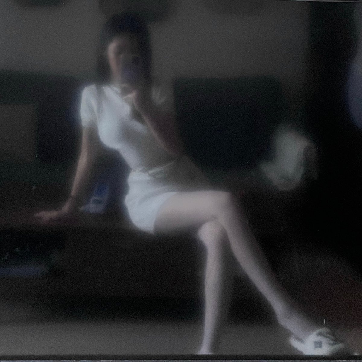 qqsy_99's tweet photo. 不可以只爱我精心打扮后的皮囊  要爱我卸妆后星星点点的素颜  爱我脆弱敏感的神经  要爱坦诚直白的我 https://t.co/559yJ2EXWD
