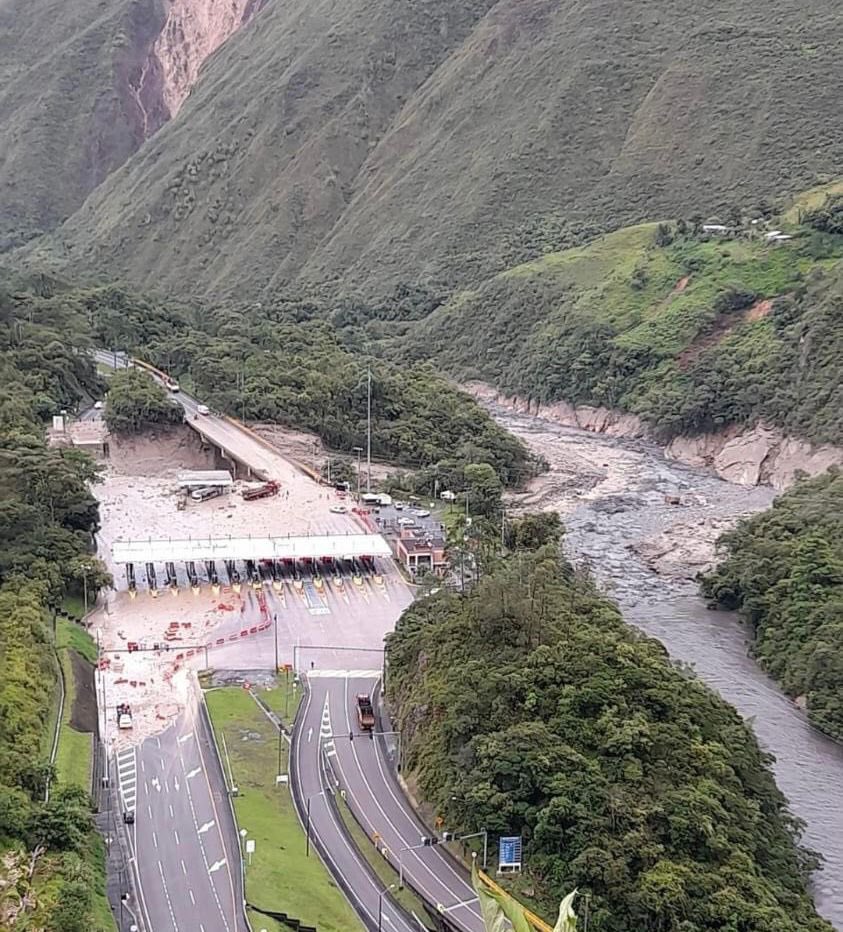 Lamentamos la tragedia en Quetame. Mi  solidaridad y apoyo a las familias afectadas ante esta dolorosa adversidad.
Pido a Dios les de fuerza para superar este difícil momento. 
#NoEstanSolos #FuerzaQuetame