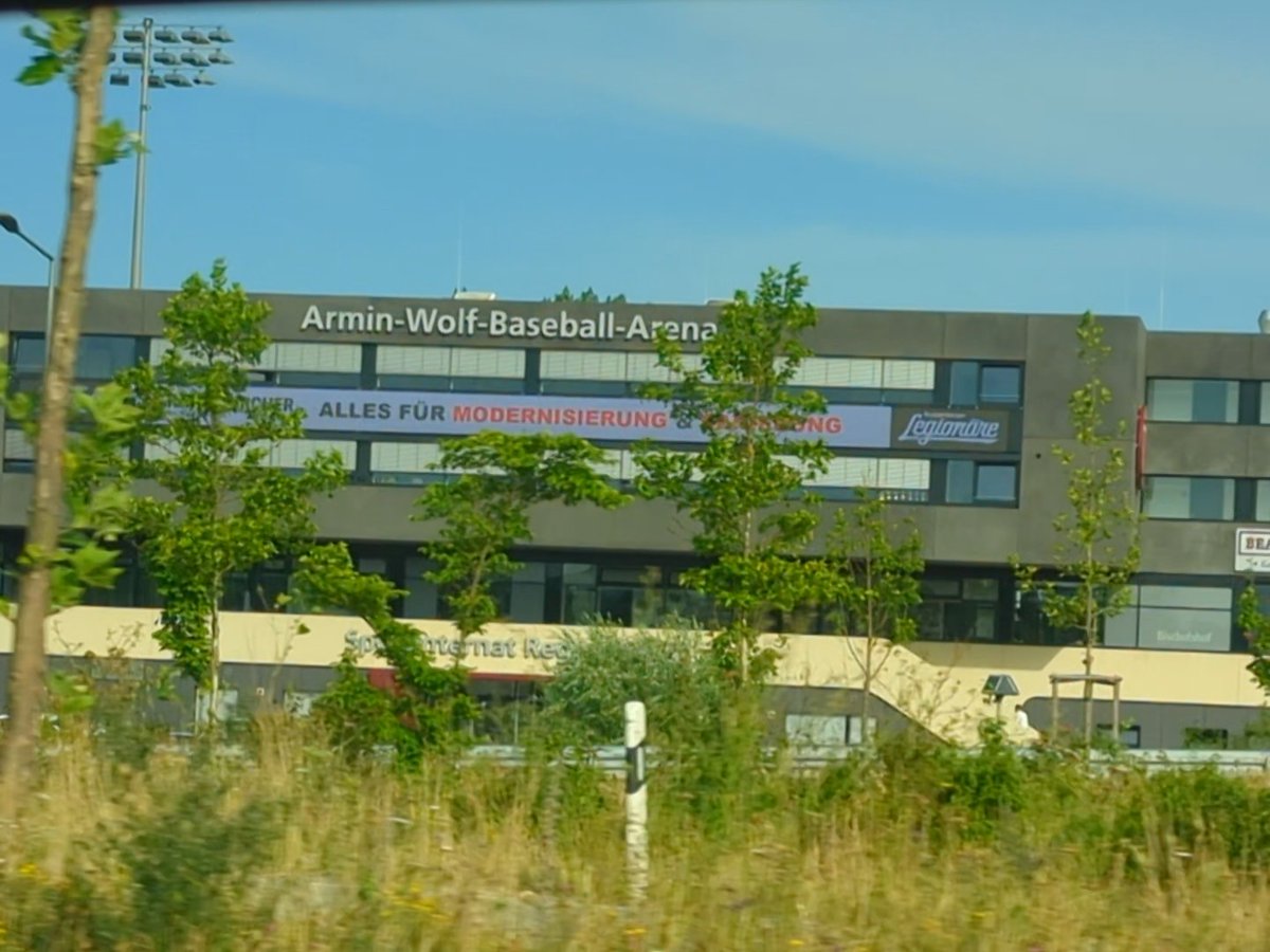 Der <a href="/ArminWolf/">Armin Wolf</a> ist offensichtlich eine große Nummer in Regensburg. Aber Baseball hätte ich nicht erwartet