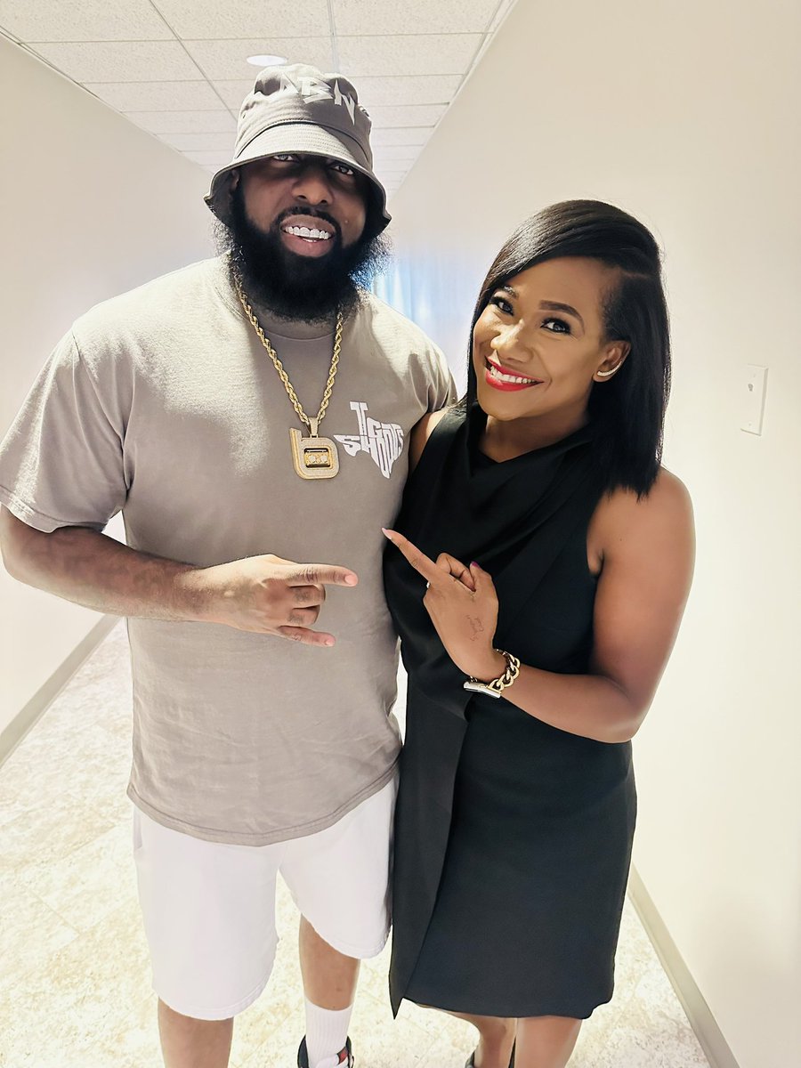 SamicaKnight13's tweet photo. 🎤The hallways @abc13houston are full of surprises. What’s up @traeabn! #Traedayweekend coming up July 20-23rd in #HTown. 
Thanks for stoppin’ by #abc13 to talk about. #houston #trae #traethetruth #traeday #abc13 https://t.co/hieB9LWOkg
