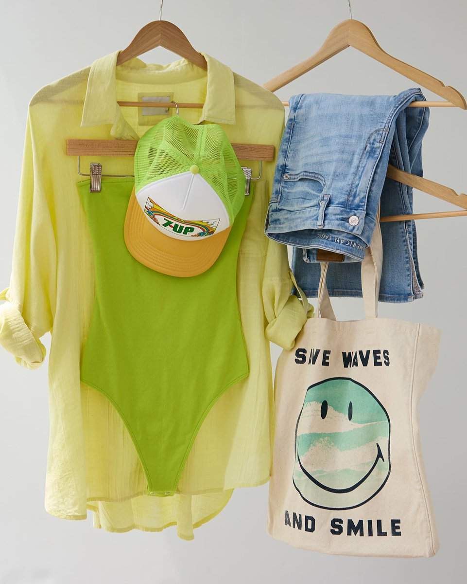 OUTLET COLLECTION tweet media