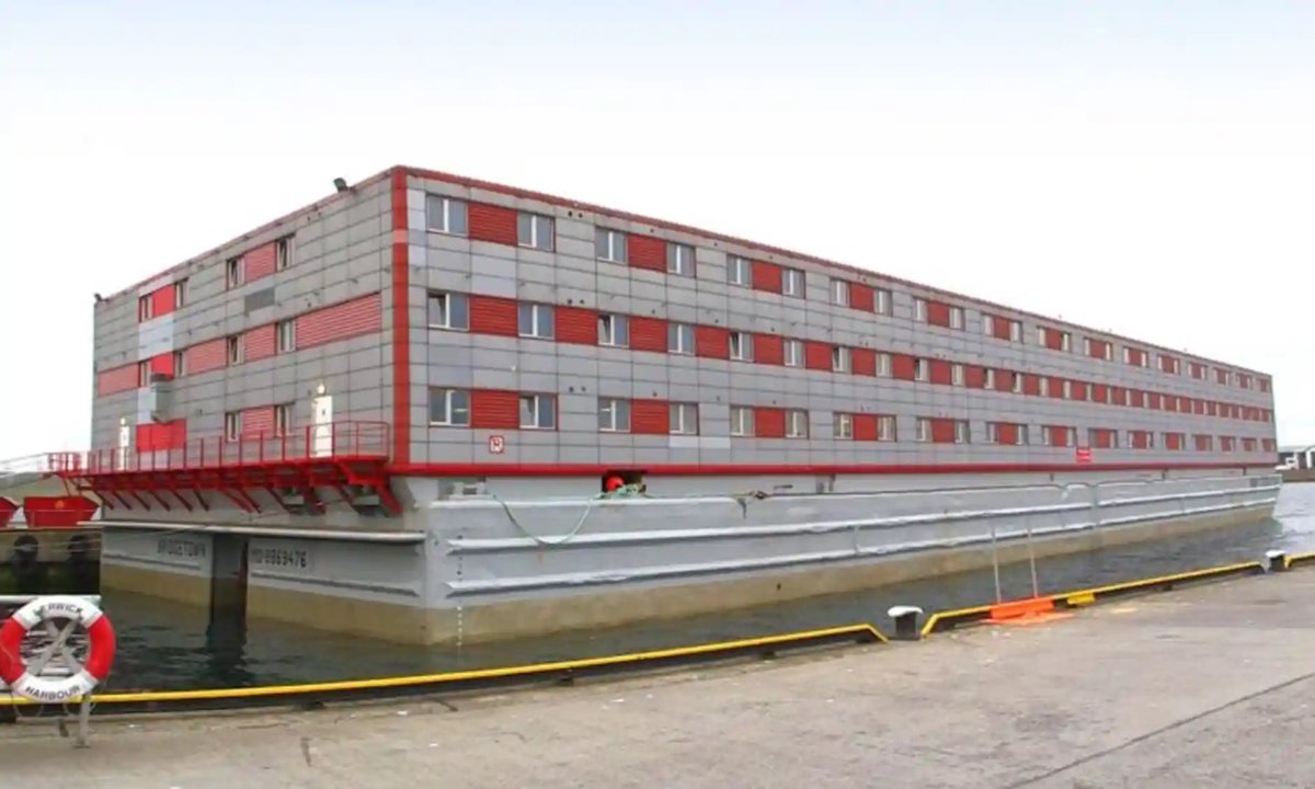 BladeoftheS's tweet image. Stop the Boats, hiring these boats is costing you £1.5bn a year.   

More than the £1.2bn to get rid of the Child Benefit Cap.    

If you would rather feed children than imprison Asylum Seekers. RT