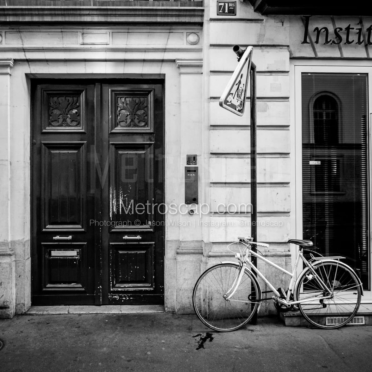 Paris canvas Black & White: A Parisian Bicycle #Paris #france #louvre #champselysees #arcdetriomphe #trocadero #notredame #seine #BlackWhite | metroscap.com/paris-skyline-…