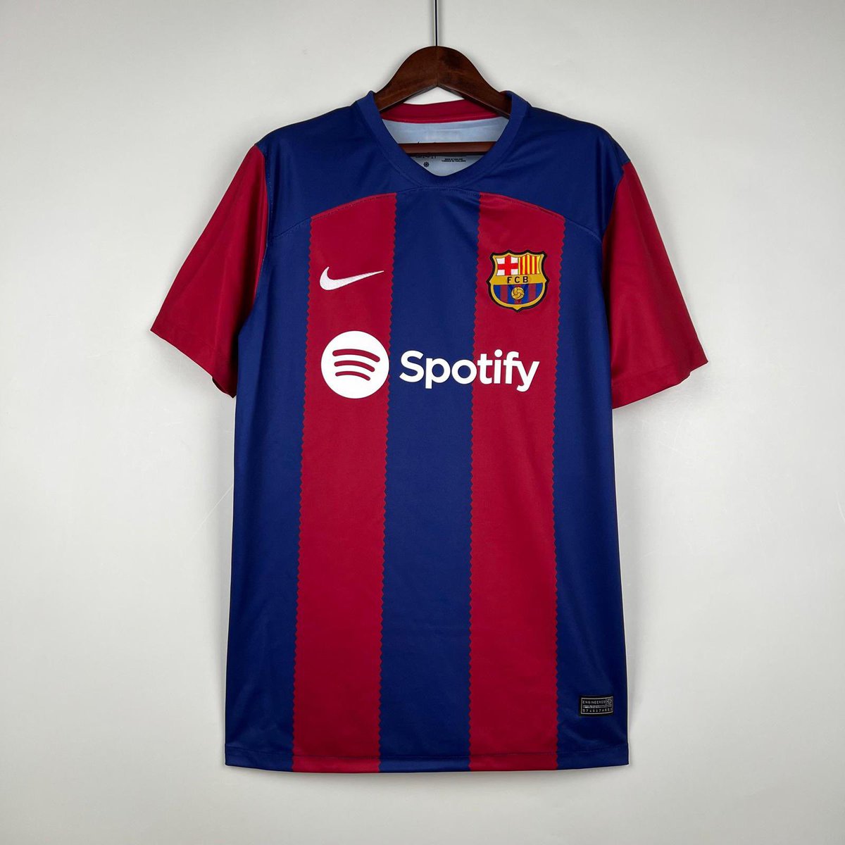 BlasterAlex's tweet photo. 🎁 SORTEO DE LA NUEVA CAMISETA DEL FC BARCELONA 🎁

Requisitos: 

1- Dar RT a este tweet.
2- Seguir a @WeiFutbol y a @BlasterAlex.

El ganador se dará el martes 25 de julio. Suerte 🍀 https://t.co/zjBQsE16La