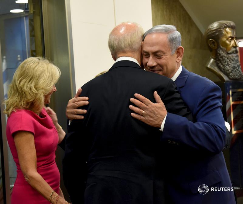🇺🇸🇮🇱 US President Joe Biden changes course and invites Israel’s Prime Minister Benjamin Netanyahu to visit. 

Find out what the invitation means on Reuters World News daily podcast reut.rs/3XUSkBQ