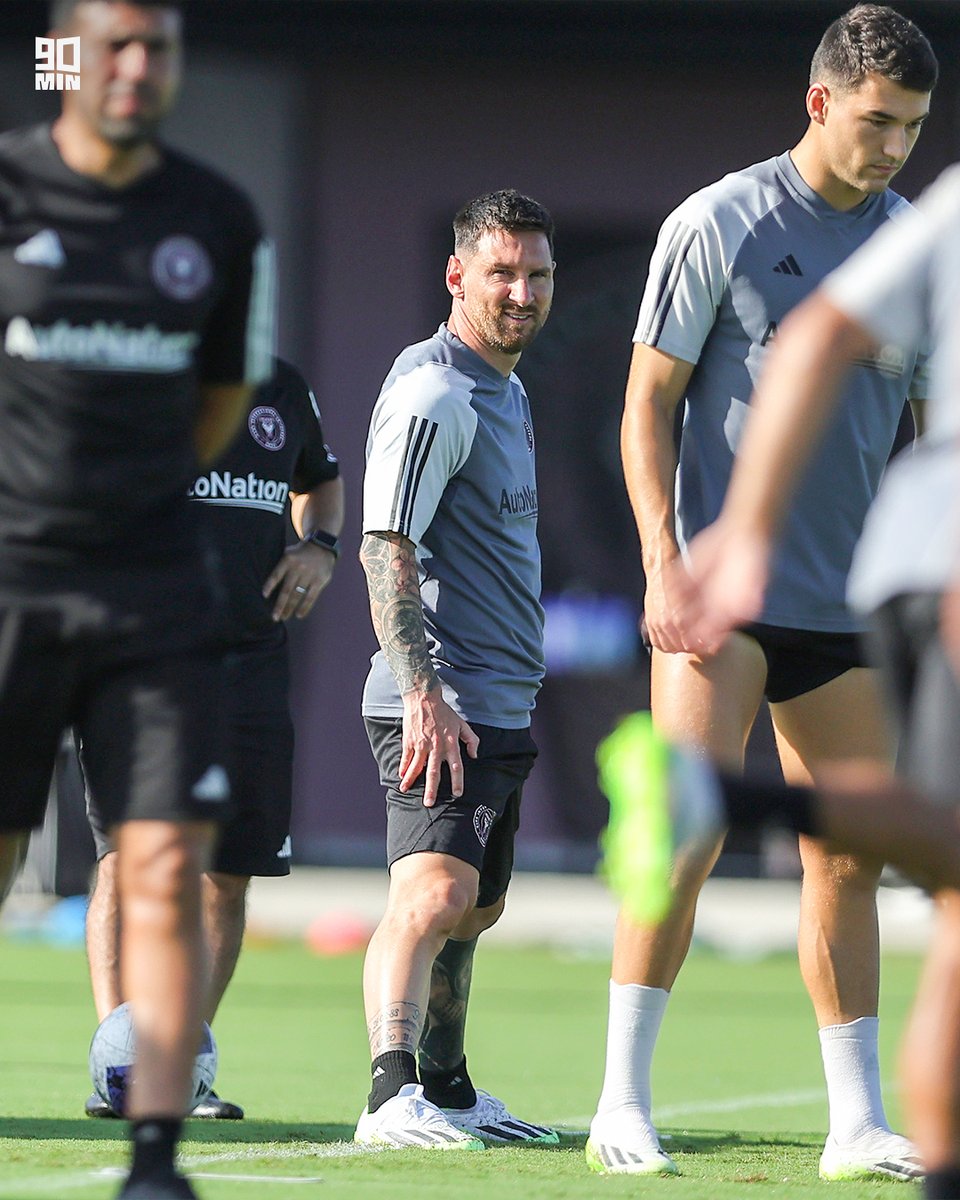 90min on Twitter "Reunited with Sergio Busquets, a smile back on his