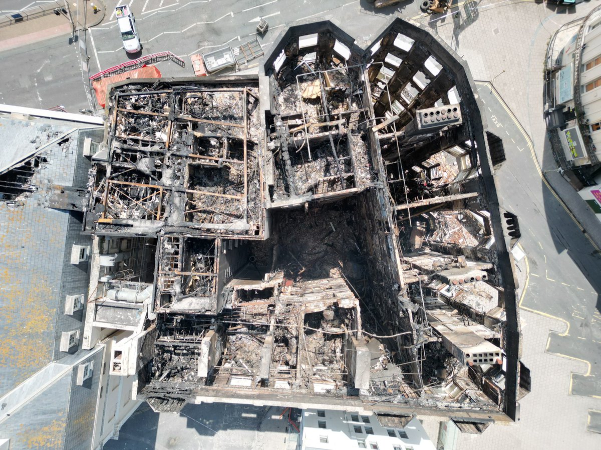 brightonsnapper's tweet image. Vicious fire #royalalbion #fire permission sought and given to fly over site @EastSussexFRS @sussex_police @BrightonHoveCC  updates via @_GeorgeCarden @brightonargus I cannot believe people got out unhurt - just shows how well the evacuation worked and all that played a part in…